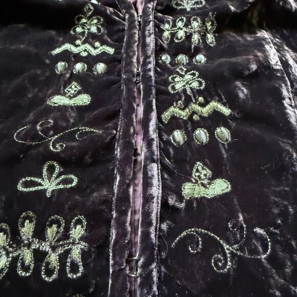 Chico’s Purple Crushed Velvet Silver Embroidered Jacket Size Small - Picture 5 of 7